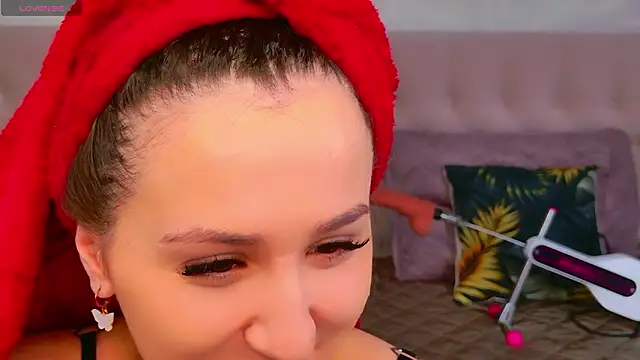 Snapshot of JasminUqueen chatting on February 10, 1:10 am JasminUqueen online show from February 10, 1:10 am