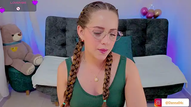 DannaCouper  online show from March 30, 10:49 am