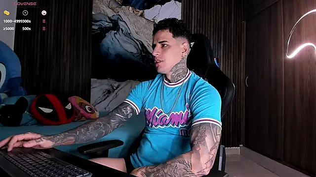 trisstann  online show from April 18, 4:33 pm