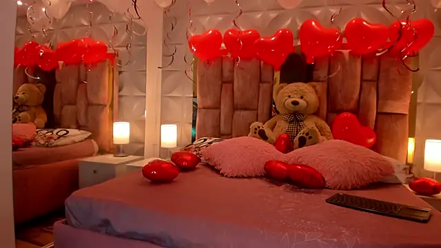 Snapshot of Paris_Velvet chatting on February 17, 11:11 pm Paris Velvet online show from February 17, 11:11 pm