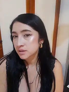 Snapshot of Maitebigboobs chatting on February 15, 1:46 am Maitebigboobs online show from February 15, 1:46 am