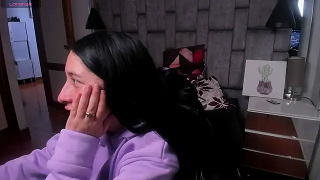 Snapshot of Maitebigboobs chatting on February 25, 5:06 am Maitebigboobs online show from February 25, 5:06 am