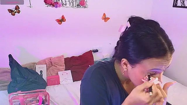 Snapshot of Kristin___ chatting on February 28, 2:56 am Kristin online show from February 28, 2:56 am