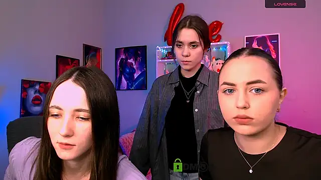 laurenmurrr online show from March 25, 1:06 pm