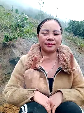 Snapshot of neyney110 chatting on February 3, 6:40 am neyney110 online show from February 3, 6:40 am