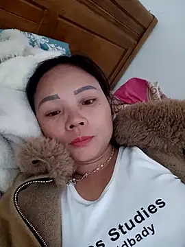 Snapshot of neyney110 chatting on February 6, 4:17 am neyney110 online show from February 6, 4:17 am