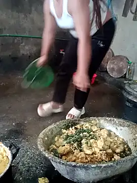 Snapshot of neyney110 chatting on February 7, 10:08 am neyney110 online show from February 7, 10:08 am