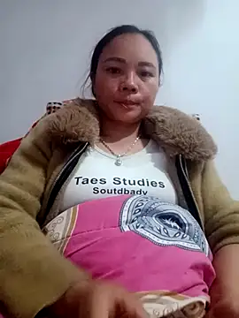 Snapshot of neyney110 chatting on February 8, 10:51 am neyney110 online show from February 8, 10:51 am