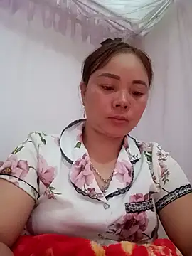 Snapshot of neyney110 chatting on February 24, 11:52 am neyney110 online show from February 24, 11:52 am