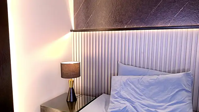 annie hawk online show from March 27, 10:37 am