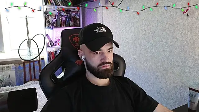 Snapshot of _Mostly_ chatting on February 3, 12:54 pm Mostly online show from February 3, 12:54 pm