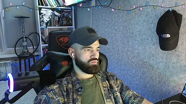 Snapshot of _Mostly_ chatting on February 8, 4:21 pm Mostly online show from February 8, 4:21 pm