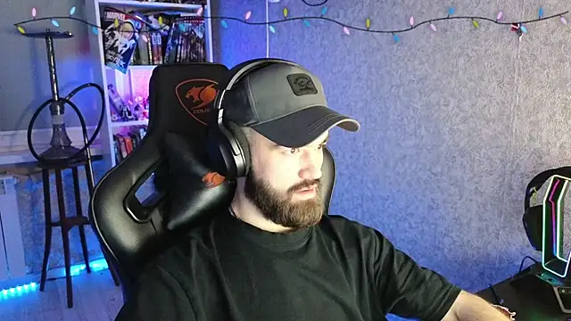 Snapshot of _Mostly_ chatting on February 21, 4:46 am Mostly online show from February 21, 4:46 am