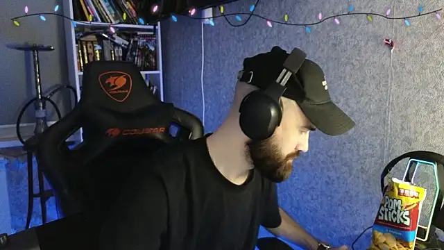 Snapshot of _Mostly_ chatting on February 23, 7:33 pm Mostly online show from February 23, 7:33 pm