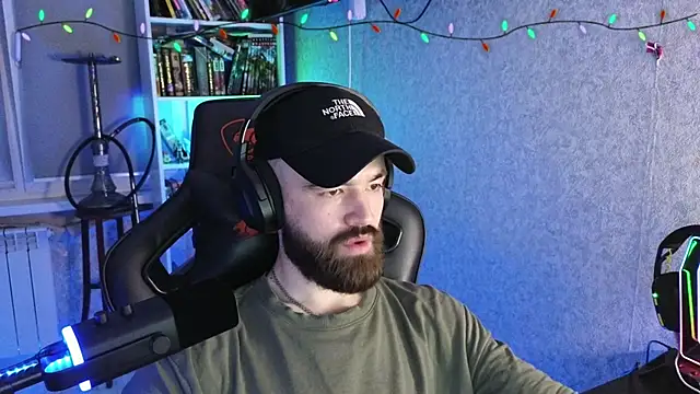 Snapshot of _Mostly_ chatting on February 24, 10:19 pm Mostly online show from February 24, 10:19 pm