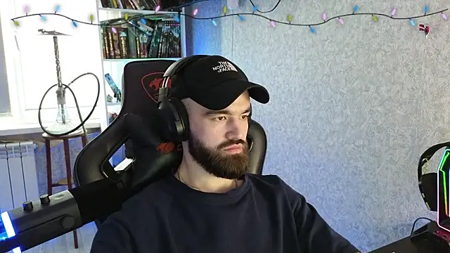 Snapshot of _Mostly_ chatting on February 28, 1:01 pm Mostly online show from February 28, 1:01 pm