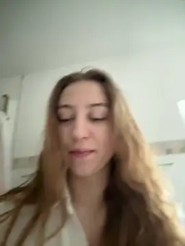 Snapshot of romyxxs chatting on February 2, 8:13 am romyxxs online show from February 2, 8:13 am