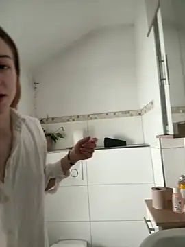 Snapshot of romyxxs chatting on February 4, 8:42 am romyxxs online show from February 4, 8:42 am