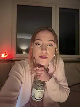 Snapshot of romyxxs chatting on February 7, 8:12 pm romyxxs online show from February 7, 8:12 pm