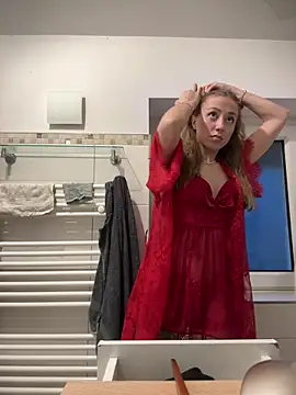 Snapshot of romyxxs chatting on February 11, 4:12 pm romyxxs online show from February 11, 4:12 pm