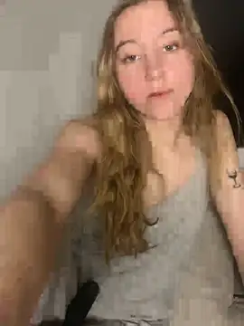 Snapshot of romyxxs chatting on February 23, 2:53 am romyxxs online show from February 23, 2:53 am