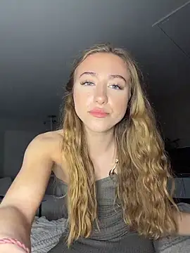 romyxxs online show from April 7, 6:19 pm