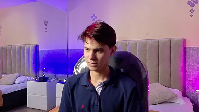 Derek Sinn online show from April 4, 7:55 pm