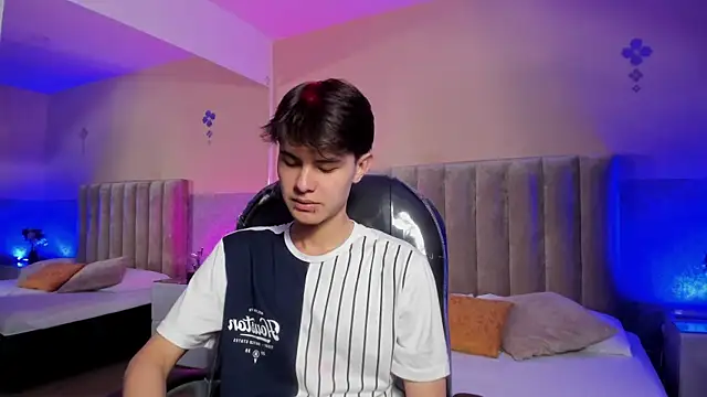 Derek Sinn online show from April 8, 8:09 pm