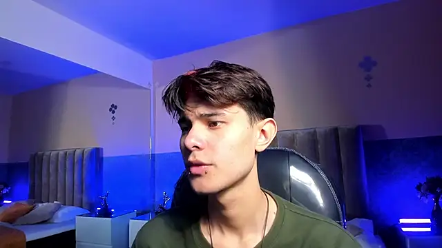 Derek Sinn online show from April 15, 8:20 pm