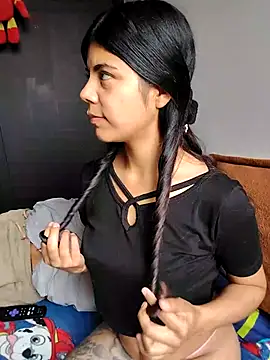 Snapshot of Roxan_King chatting on March 3, 12:22 pm Roxan King online show from March 3, 12:22 pm