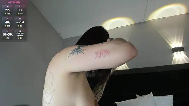 Snapshot of Ravenn21x chatting on February 18, 11:50 am Ravenn21x online show from February 18, 11:50 am