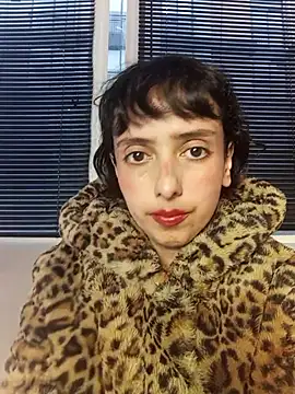 Snapshot of Eva_Err chatting on February 2, 10:19 pm Eva Err online show from February 2, 10:19 pm