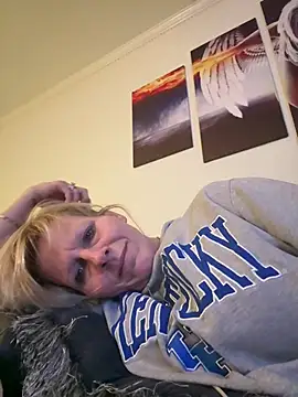 Snapshot of FireAfterDark chatting on February 19, 6:09 am FireAfterDark online show from February 19, 6:09 am