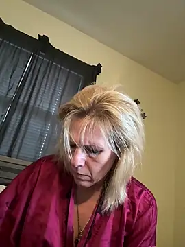 Snapshot of FireAfterDark chatting on February 20, 11:05 pm FireAfterDark online show from February 20, 11:05 pm