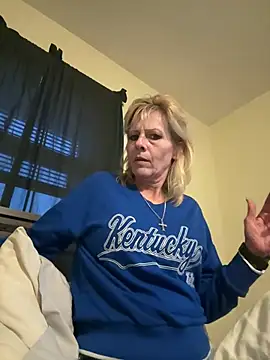 Snapshot of FireAfterDark chatting on March 3, 11:43 pm FireAfterDark online show from March 3, 11:43 pm