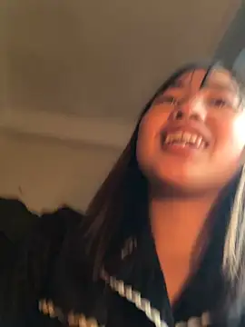 Snapshot of honeyyy110 chatting on February 3, 7:13 am honeyyy110 online show from February 3, 7:13 am