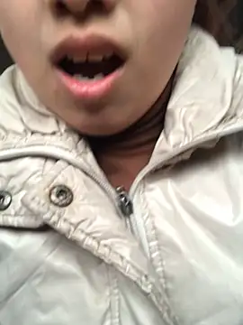 Snapshot of honeyyy110 chatting on March 8, 6:28 am honeyyy110 online show from March 8, 6:28 am