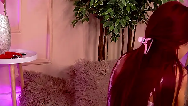 Snapshot of CrystalRedd chatting on March 4, 5:13 am CrystalRedd online show from March 4, 5:13 am