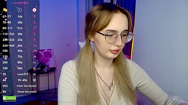 AdeLuna online show from March 12, 8:59 pm