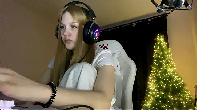 Snapshot of axin_burnell chatting on February 6, 5:49 pm axin burnell online show from February 6, 5:49 pm