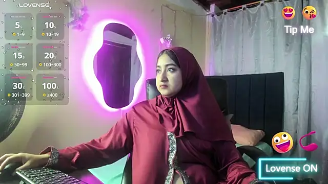 SamiraAwada online show from March 30, 7:04 pm