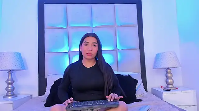 Snapshot of SussyFox chatting on February 11, 12:10 pm SussyFox online show from February 11, 12:10 pm