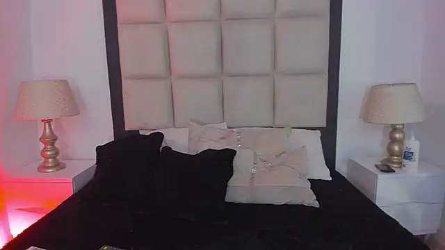 Snapshot of SussyFox chatting on March 3, 1:50 pm SussyFox online show from March 3, 1:50 pm