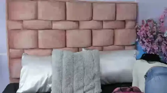 Snapshot of amy_noa chatting on February 15, 12:40 am amy noa online show from February 15, 12:40 am