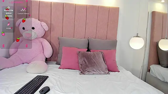 Snapshot of megan_sofiaa_ chatting on February 24, 1:20 pm megan sofiaa online show from February 24, 1:20 pm