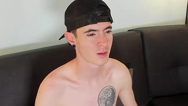 Snapshot of Lio_____ chatting on February 20, 5:15 am Lio online show from February 20, 5:15 am