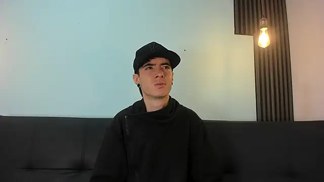 Snapshot of Lio_____ chatting on March 2, 3:20 am Lio online show from March 2, 3:20 am