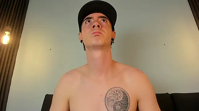 Snapshot of Lio_____ chatting on March 2, 5:08 am Lio online show from March 2, 5:08 am