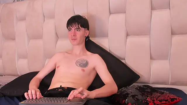 Snapshot of Lio_____ chatting on March 5, 4:30 am Lio online show from March 5, 4:30 am