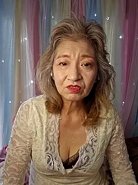 Snapshot of URAN429 chatting on February 9, 5:22 am URAN429 online show from February 9, 5:22 am